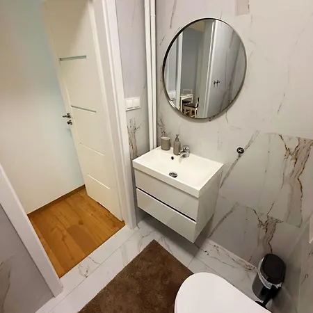 Apartment Armii Ludowej 6 *